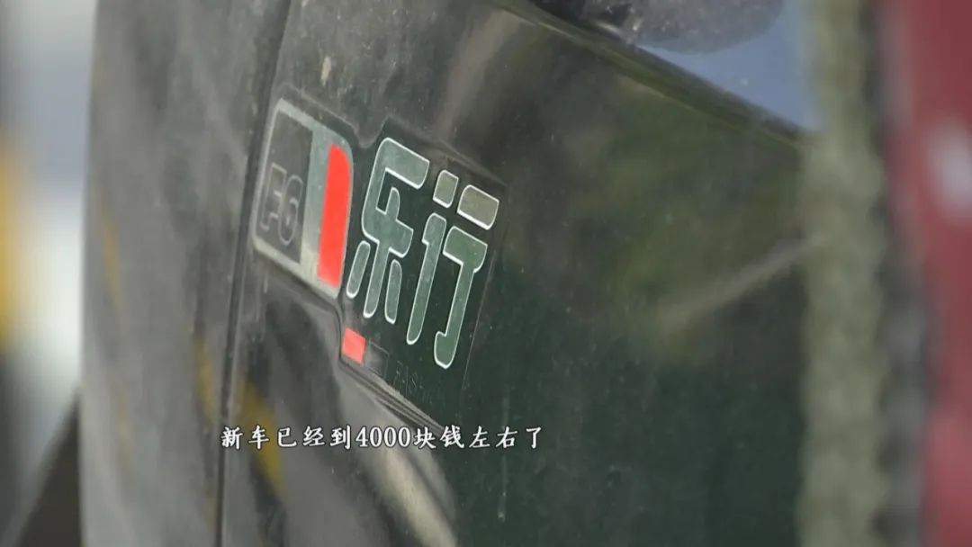 DƬ